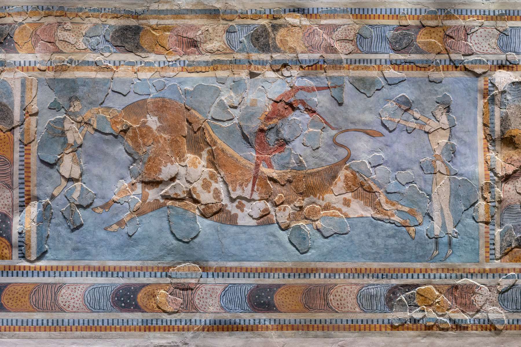 Fresque du saut du taureau, palais de Cnossos, Crète minoenne, -1450 av. J.-C. — icône de la civilisation minoenne en partie reconstituée par Arthur Evans selon l'esthétique Art nouveau du XXe siècle